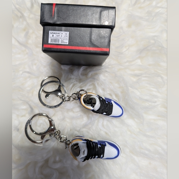 Nike Mini Sneaker Keychain - Picture 9 of 10